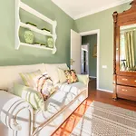 Home2book Colonial House In Center