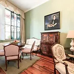 Home2book Colonial House In Center Villa *